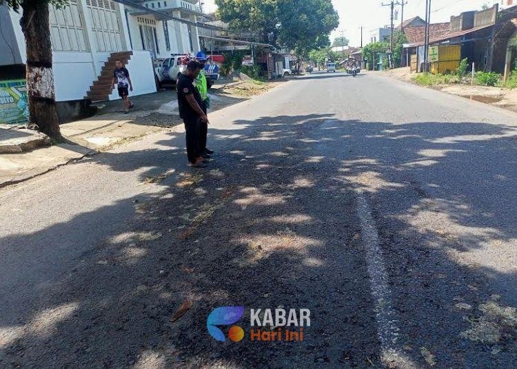 Truk Tabrak Pohon Sebabkan Kecelakaan di Mayong Jepara, Pengendara Motor Alami Luka Berat 1 Kecelakaan jepara
