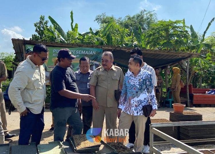 DPRD Pati Dorong Petani Tiru Metode Persemaian Padi Modern 1 DPRD Pati Dorong Petani Tiru Metode Persemaian Padi Modern