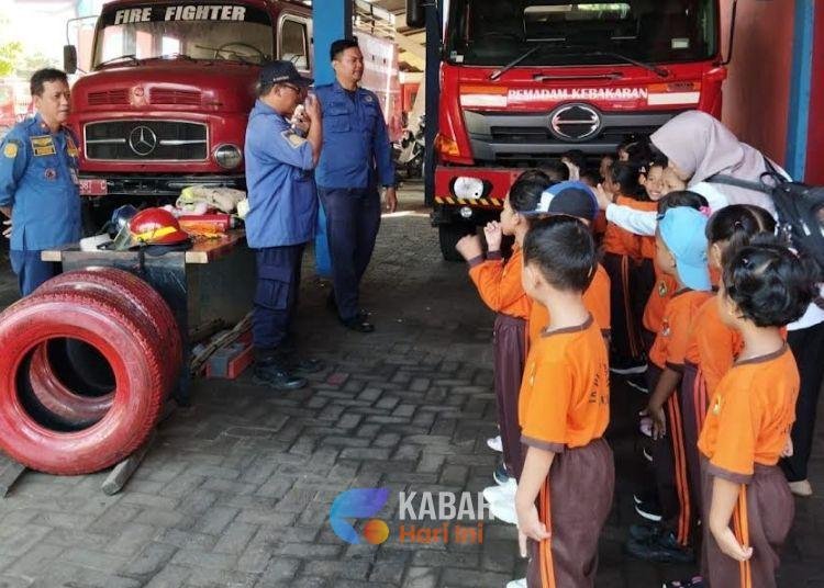 Siswa TK di Jepara Diedukasi Bahaya Kebakaran, Praktik Gunakan Apar hingga APD 1 damkar 2