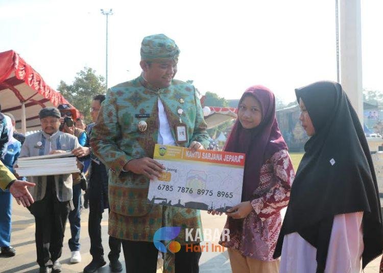 Resmi Diluncurkan, Ini Manfaat Kartu Guru Sejahtera dan Kartu Sarjana Jepara 1 gus hajar 2
