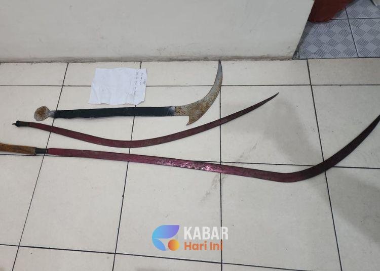 Enam Remaja Konvoi Bawa Sajam di Sukolilo Dibekuk Polisi 1 Template 4 2