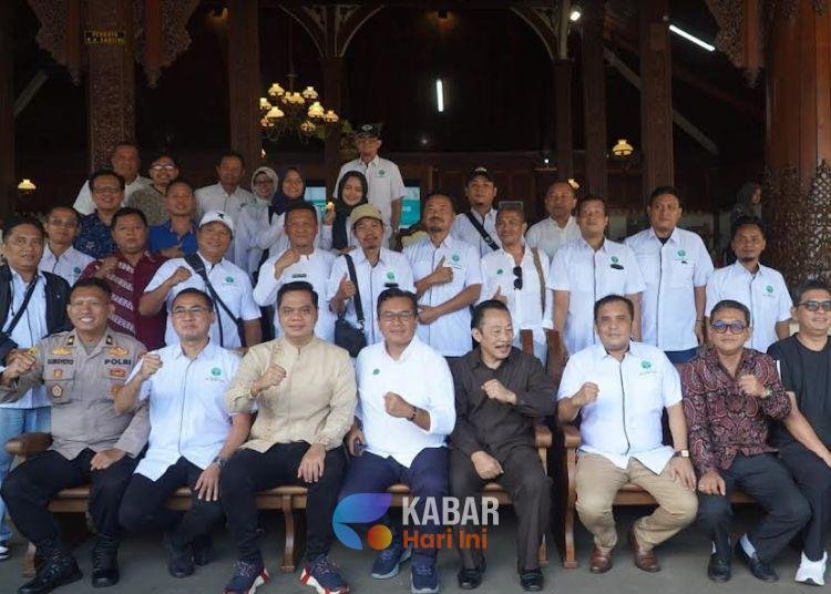 Percantik Kota, Pengusaha Jepara Hibahkan Puluhan Kursi Kualitas Ekspor 1 jepara 2025 07 04T145119.360