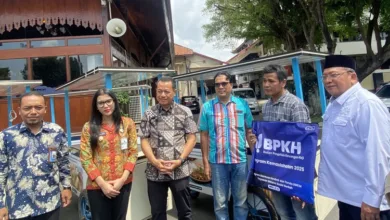 PKL di Kudus Terima Bantuan Gerobak dan Tenda dari BPKH 6 PKL Kudus
